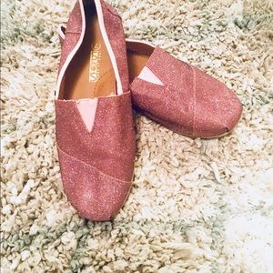 “Toms” style slip ons